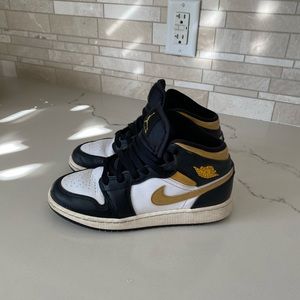 Nike Air Jordan 1 size youth 4/6 adult
